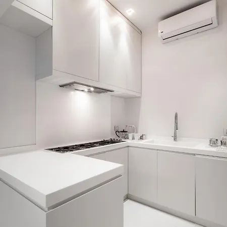 Luxury White * Roma